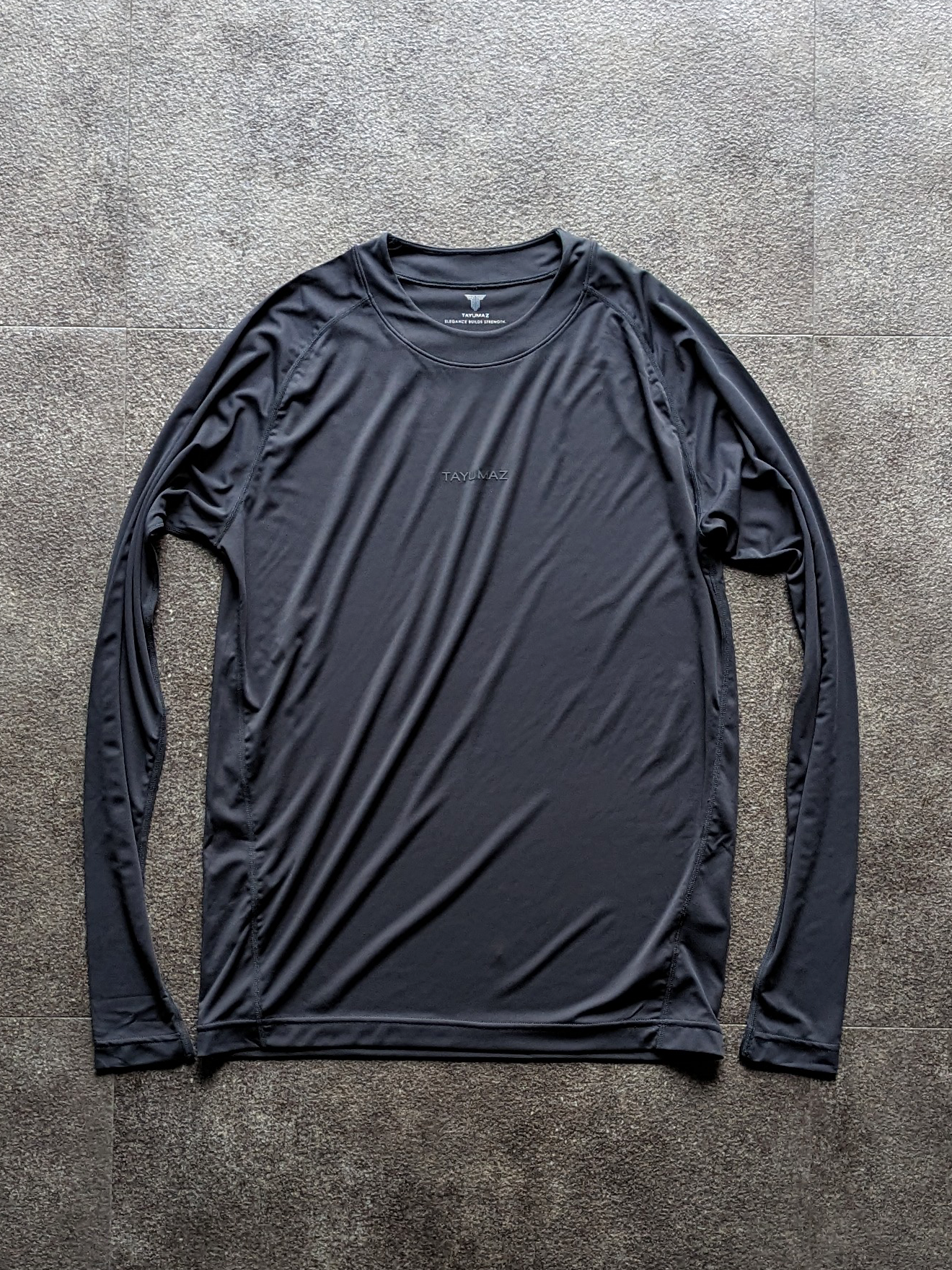 เสื้อยืดตัวยาวยืดเรียบสีเทาเข้ม / โลโก้ 3D Silicon สีเทาเข้ม