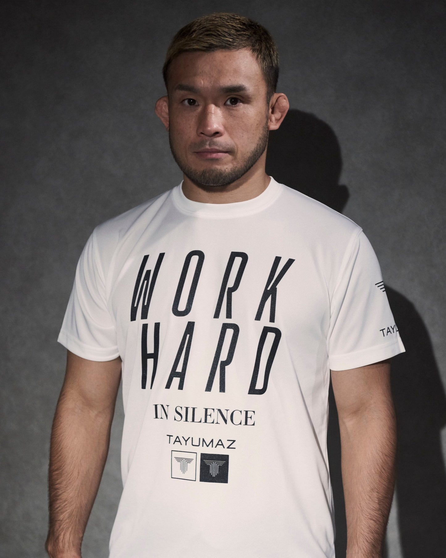 ドライTシャツ バーティカルロゴ ホワイト