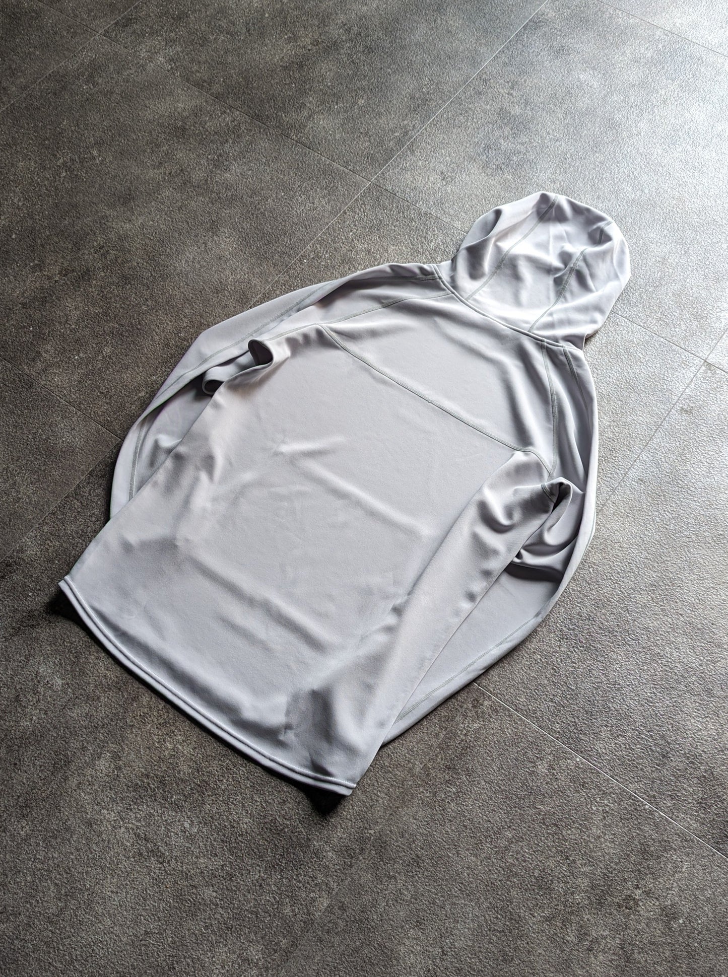 SWEAT À CAPUCHE DRY SUITING GRIS GLACE / LOGO SILICONE 3D GRIS GLACE