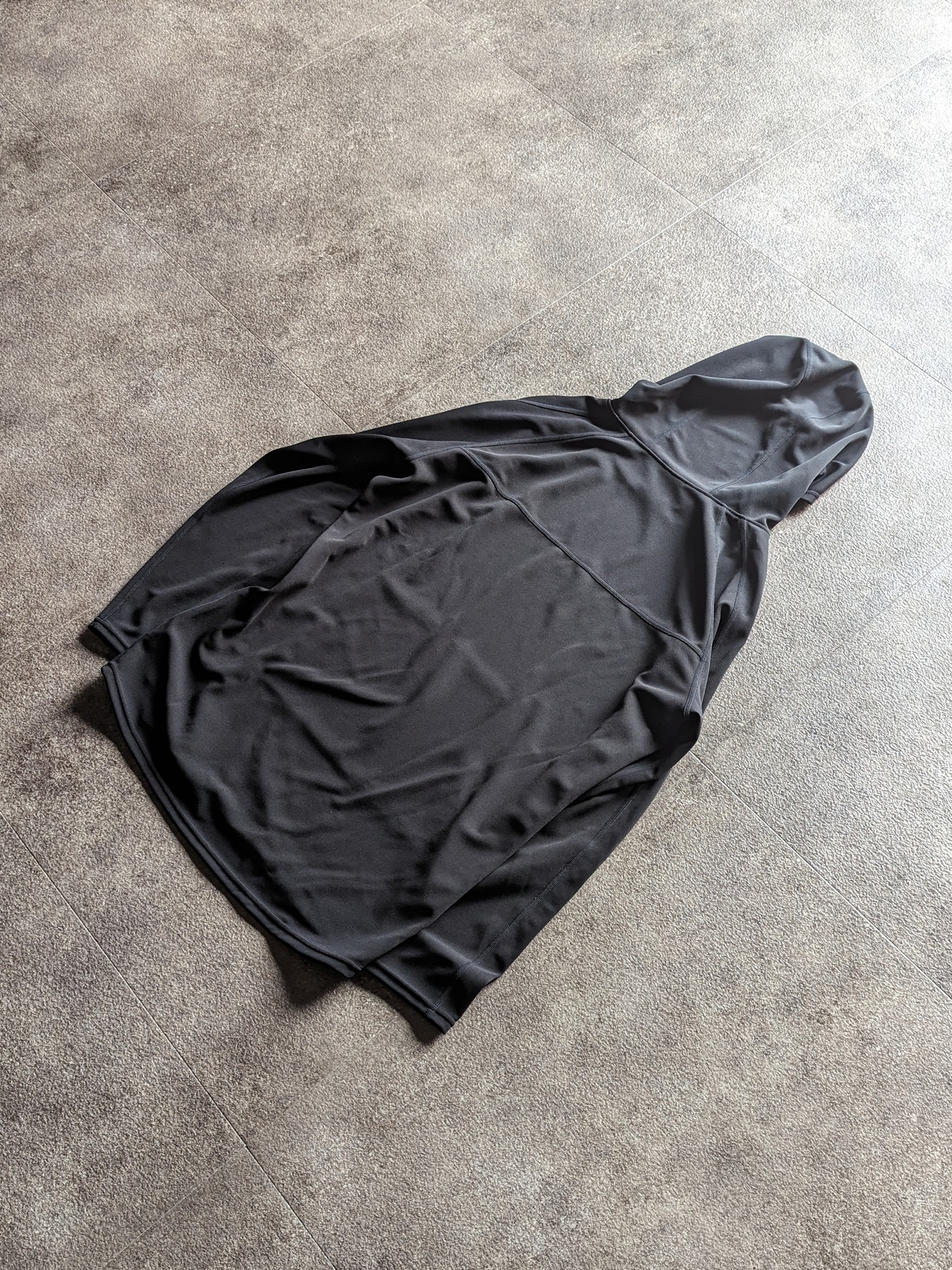 เสื้อฮู้ด Drysuiting สีดำ / โลโก้ T