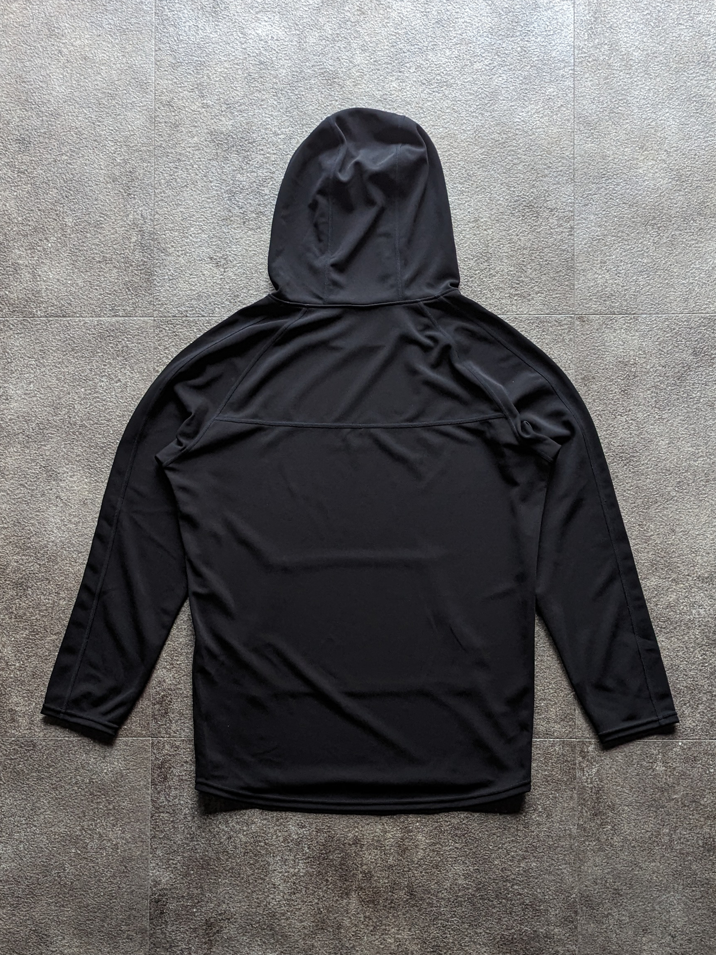 Dry Suiting Hoody สีดำ / โลโก้ซิลิโคน 3D สีดำ