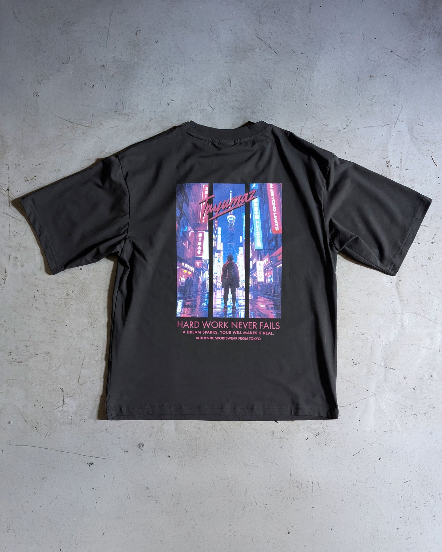 リヨセルグラフィックTシャツ ネオンシティスケープ