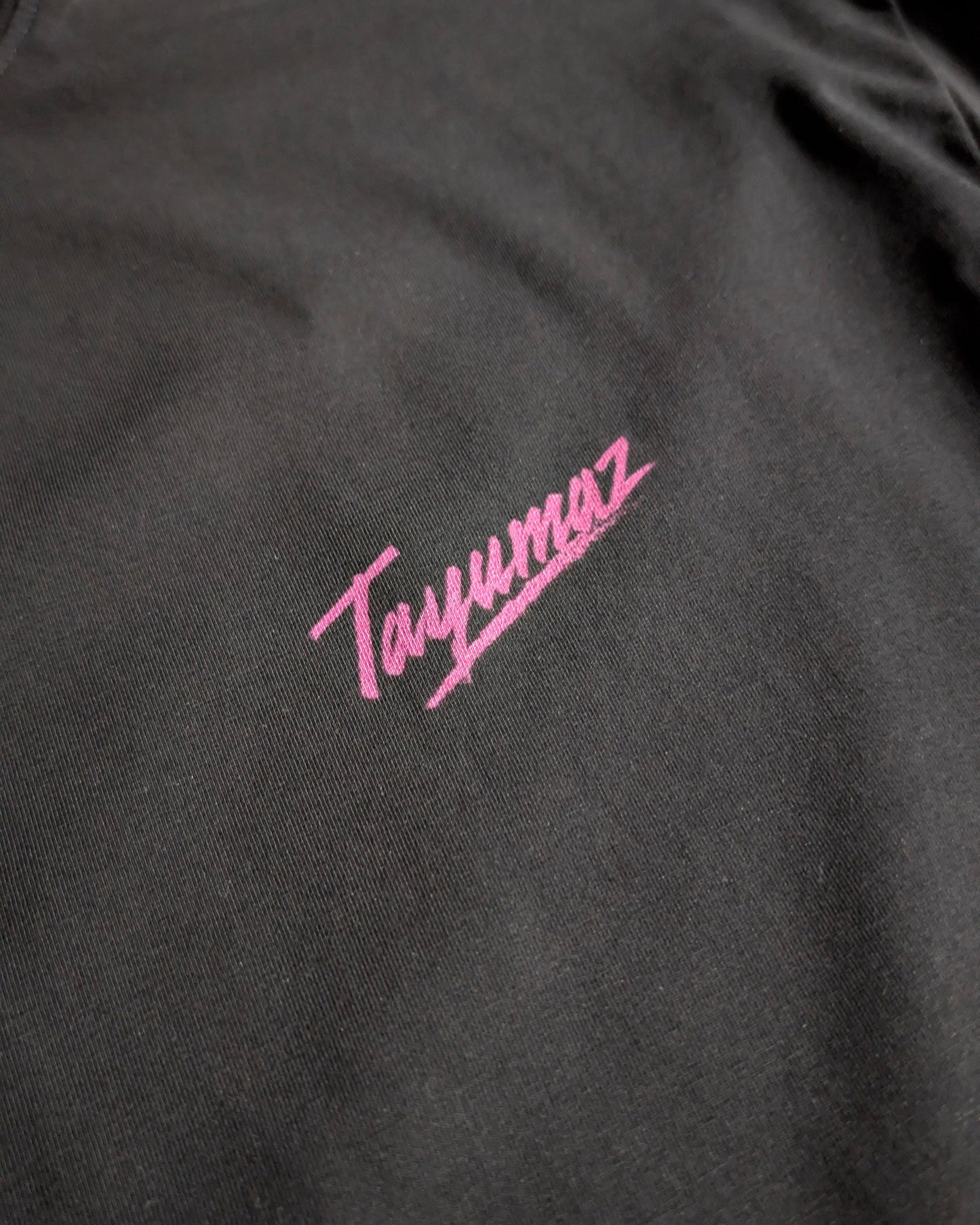 リヨセルグラフィックTシャツ ネオンシティスケープ