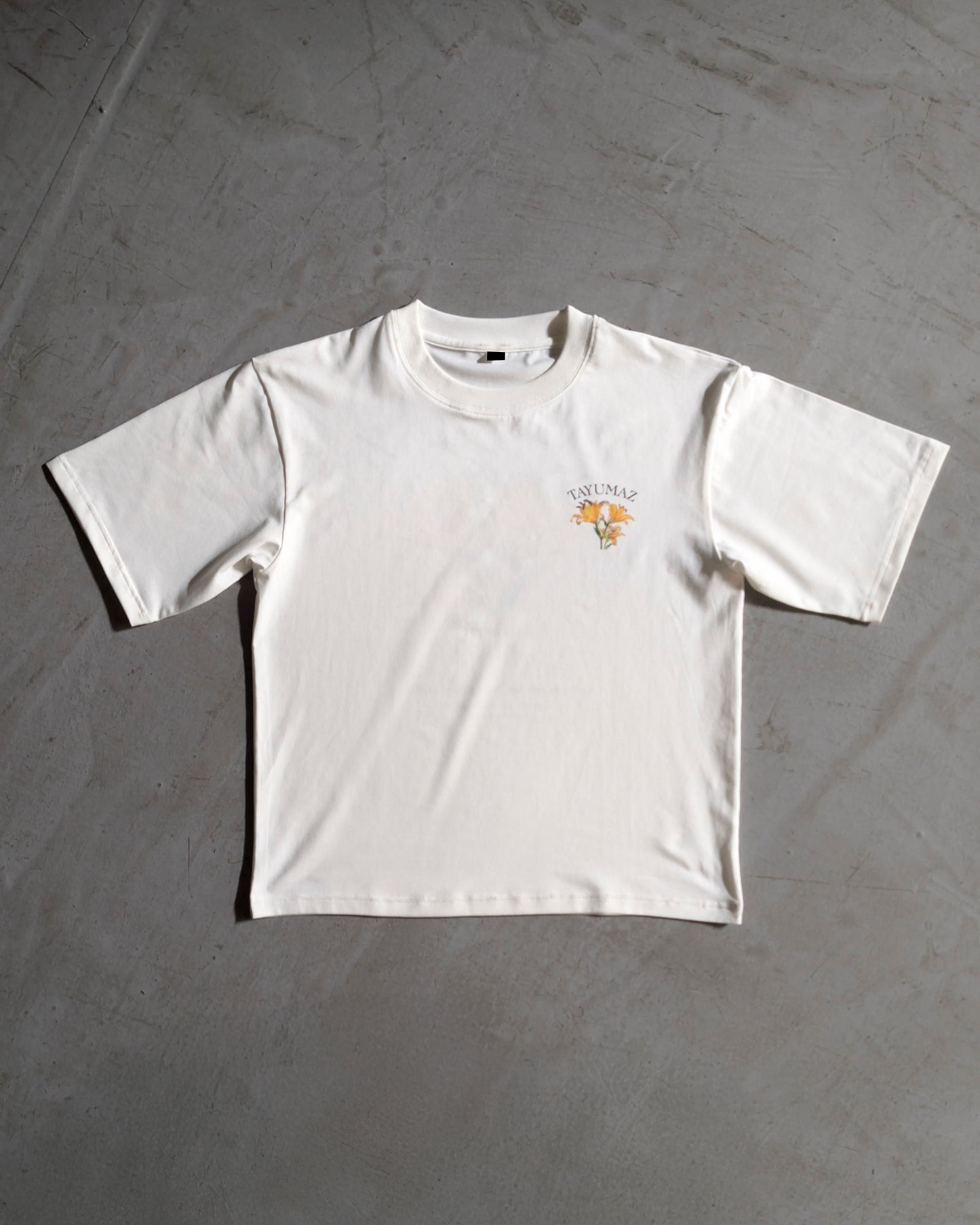 リヨセルグラフィックTシャツ リリーブルーム