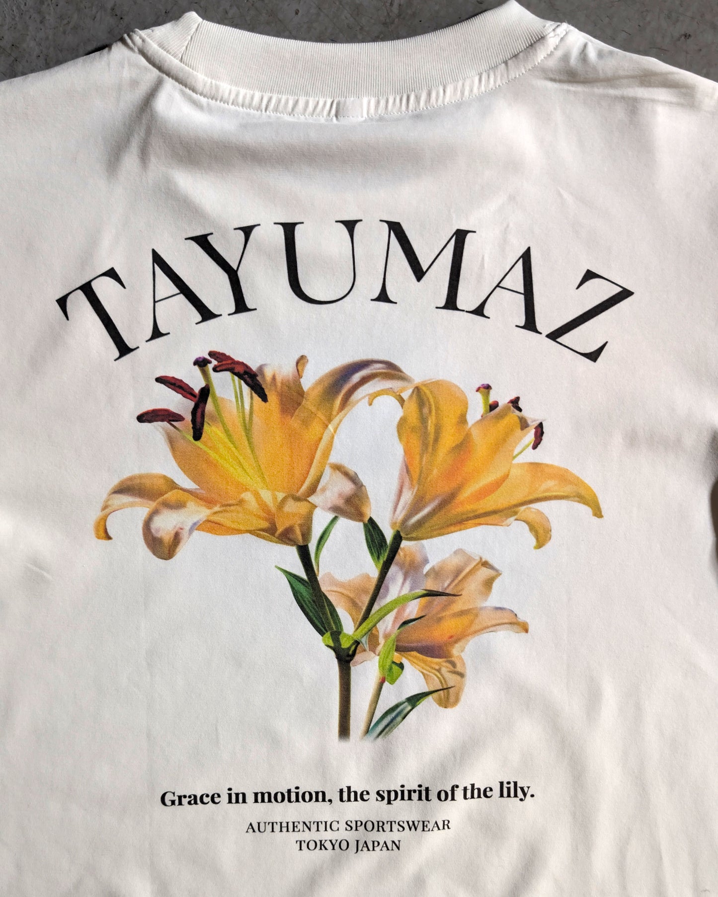 リヨセルグラフィックTシャツ リリーブルーム